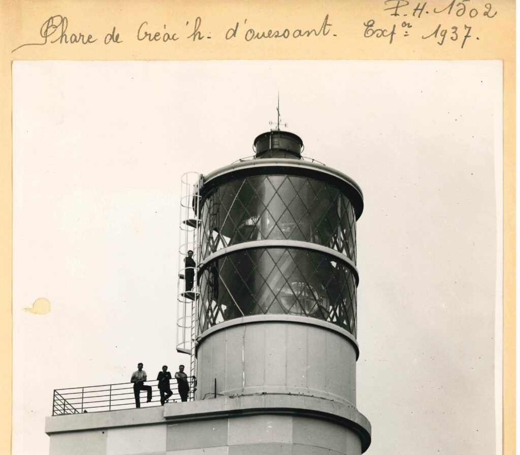 Photographie du phare du Créac’h à l’exposition universelle