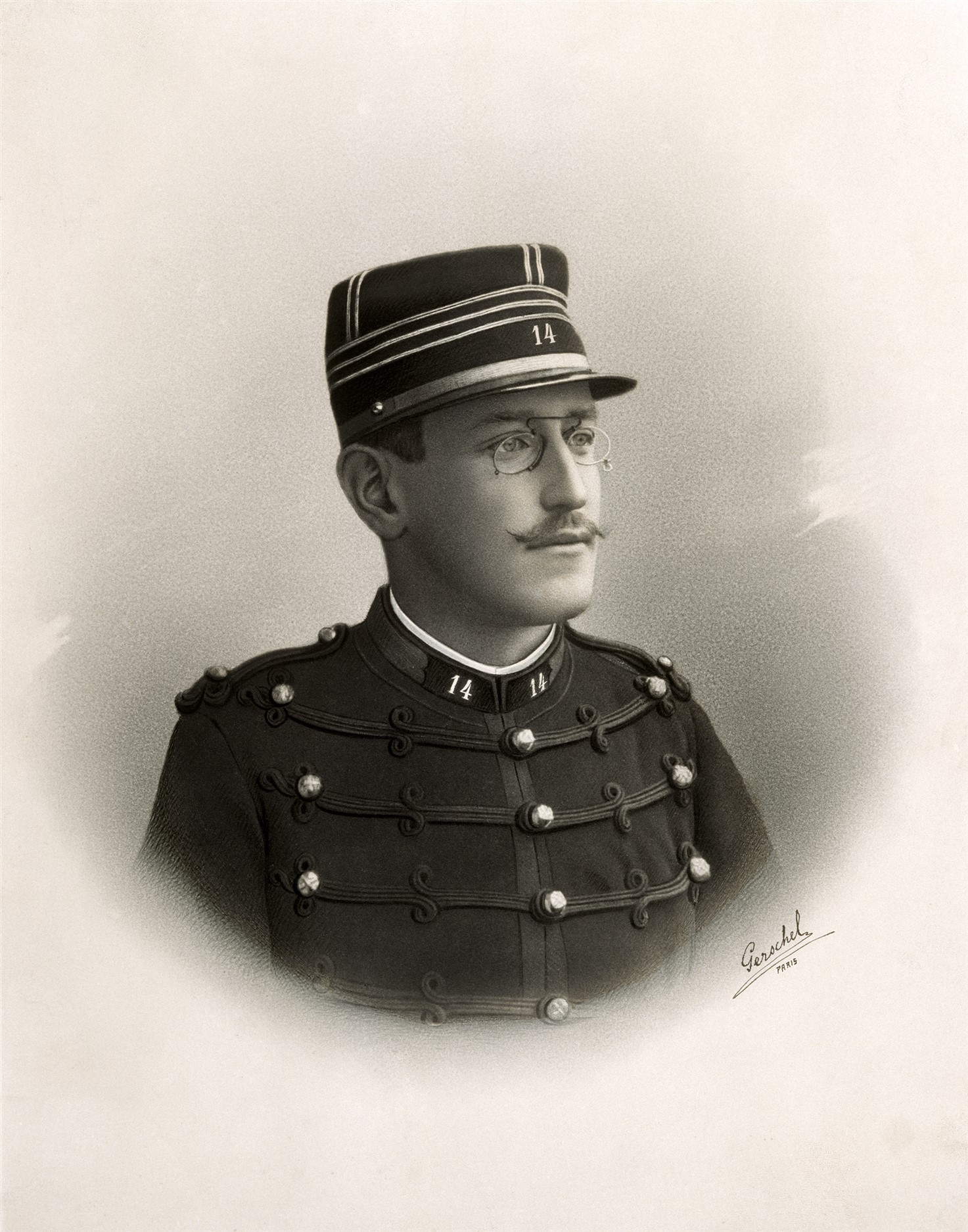 Portrait d'Alfred Dreyfus, photographie, Aaron Gerschel, marque du domaine public, coll. Musée de Bretagne.