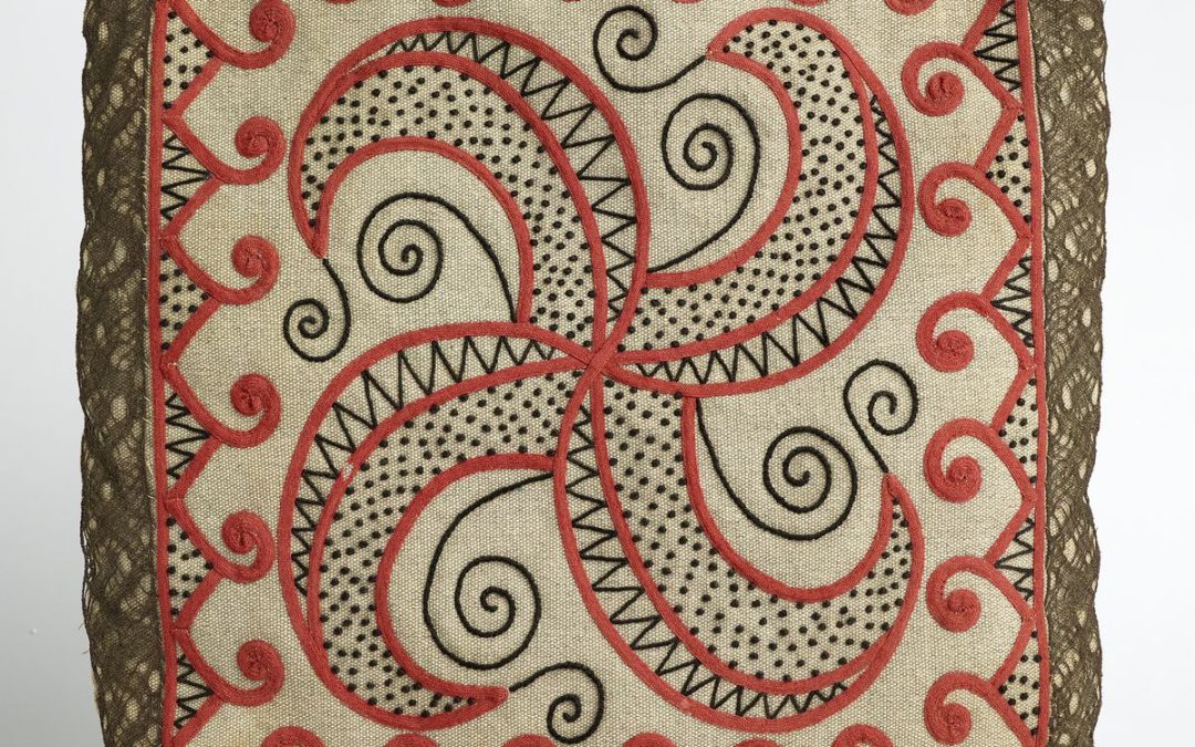 Des coussins de Jeanne Malivel, de la broderie Seiz Breur 