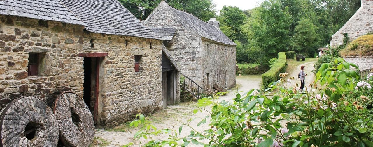 Causerie sur le cheval breton Le cheval breton est un héritage important du territoire. Venez découvrir cette race emblématique avec un éleveur de Commana et échanger autour de ses spécificités. Avec Régis Bradol, peintre équin et meneur en attelage. Infos pratiques : Tarif : Gratuit ; Samedi 19 septembre à 14 h ; Sans réservation. Ecomusée départemental des Monts d'Arrée. Domaines et Musées départementaux du Finistère. Ecomusée départemental des Monts d'Arrée. Domaines et Musées départementaux du Finistère.